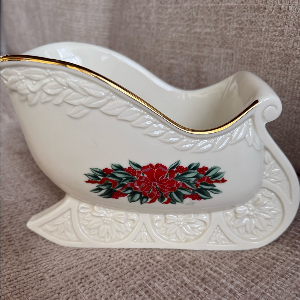 Princess House Exclusive White Ceramic Piece